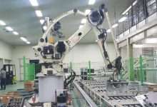 یک ربات بسته بندی در کارخانه محل حادثه