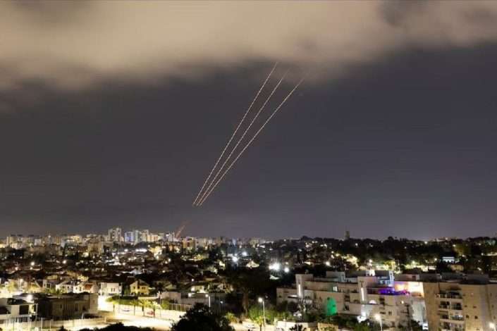 واکنش پدافند اسرائیل به پهپادها و موشک های ایران