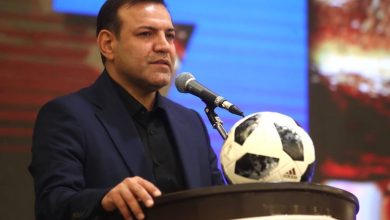 جادوگر، عزیزی خادم را رد صلاحیت کرد 4 رییس فدراسیون فوتبال علت رد صلاحیت عزیزی خادم را حضور او در پرونده جادوگری میداند.