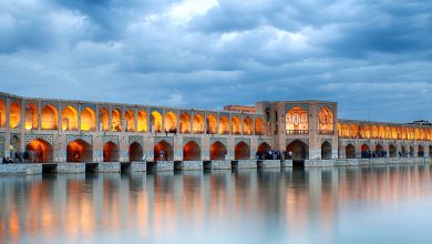 فرونشست اصفهان؛ نصف جهان در زمین فرو میرود؟ 4 فرونشست زمین در اصفهان باعث نگرانیهای زیادی شده است. وضعیت وخیم فرونشست در نصف جهان به حدی است که در برخی نواحی زمین تا بیش از ۱۸ سانتی متر به داخل فرو رفته است.