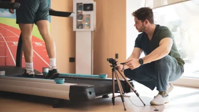 گیت آنالیز؛ راهی برای بهبود سرعت و عملکرد در دویدن 2 با گیت آنالیز، تکنیک دویدن خود را بررسی کنید، نقاط ضعف را شناسایی کنید و کفش مناسب دویدن را انتخاب نمایید.