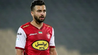 سروش رفیعی در اقدامی پسندیده، پس از اینکه برای پرسپولیس گلزنی کرد، دستش را روی چشمش گذاشت. او به نوعی با هواداری که بینایی‌اش را از دست داده بود، همدردی کرد.