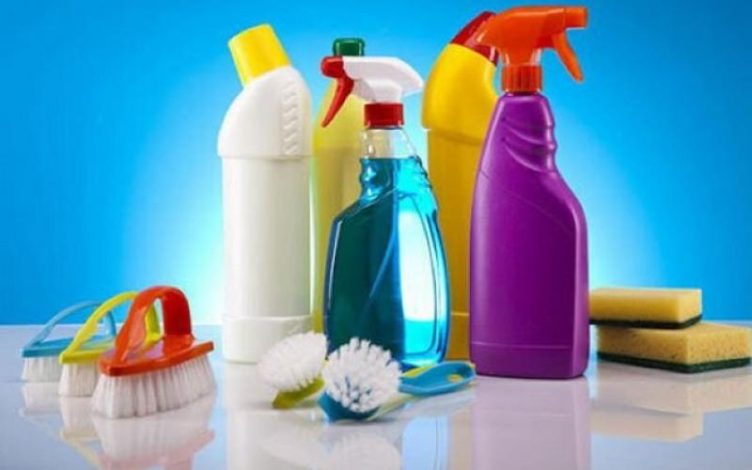 خطرات پنهان مواد شوینده در خانهتکانی؛ از گازهای سمی تا آسیبهای پوستی 1 خطرات پنهان مواد شوینده در خانهتکانی؛ از گازهای سمی تا آسیبهای پوستی