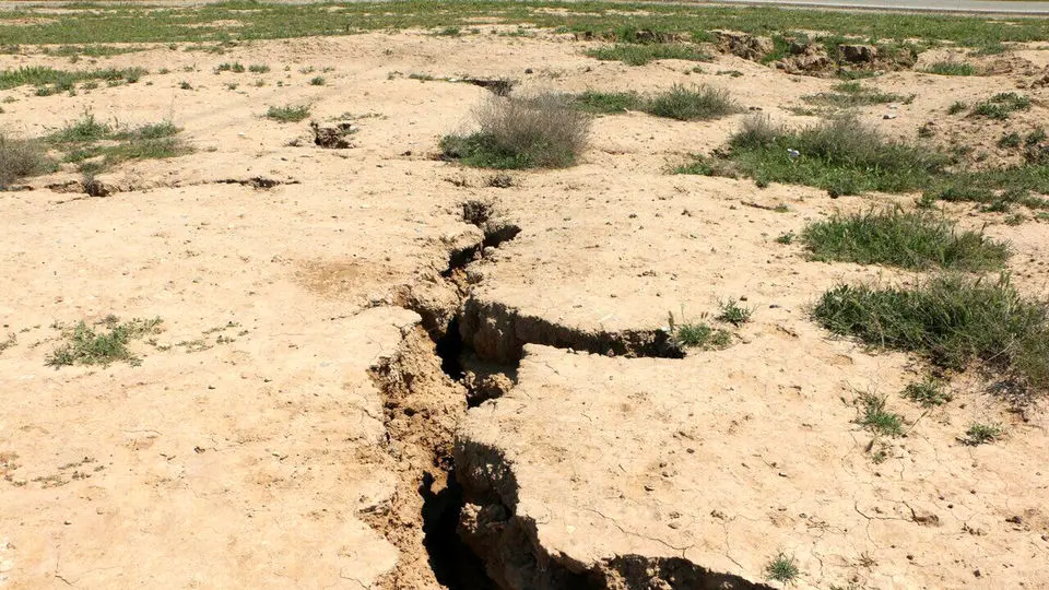 فرونشست اصفهان؛ نصف جهان در زمین فرو میرود؟ 2  فرونشست اصفهان؛ نصف جهان در زمین فرو میرود؟