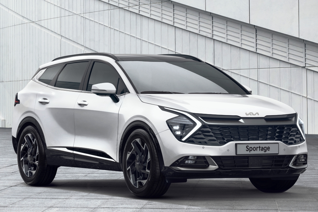 مقایسه میتسوبیشی اوتلندر با کیا اسپورتیج؛ کدام مدل وارداتی ارزش خرید بیشتری دارد؟