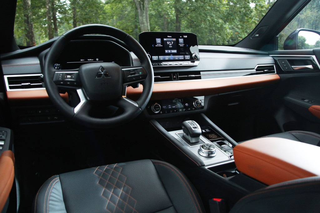 مقایسه میتسوبیشی اوتلندر با کیا اسپورتیج؛ کدام مدل وارداتی ارزش خرید بیشتری دارد؟