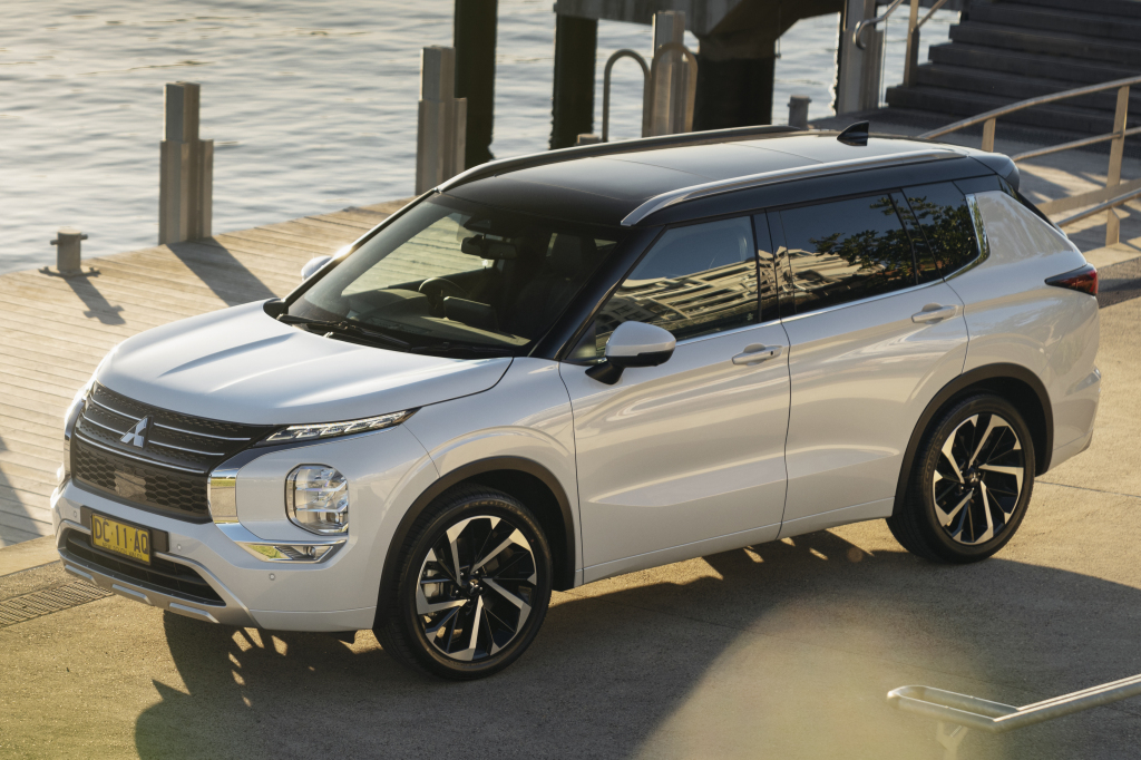 مقایسه میتسوبیشی اوتلندر با کیا اسپورتیج؛ کدام مدل وارداتی ارزش خرید بیشتری دارد؟