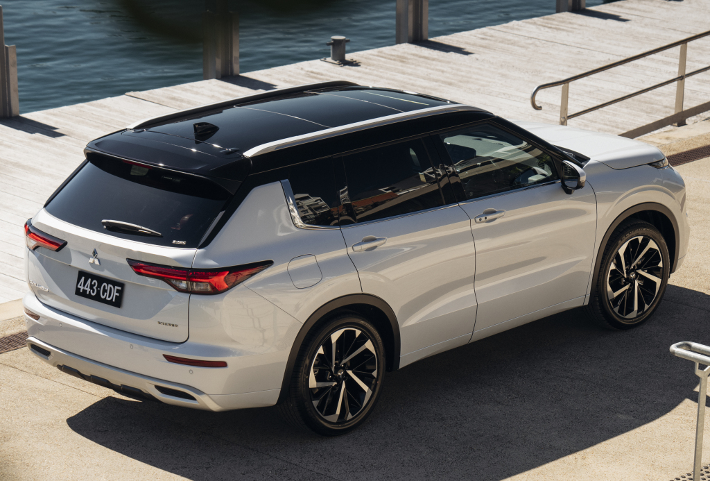 مقایسه میتسوبیشی اوتلندر با کیا اسپورتیج؛ کدام مدل وارداتی ارزش خرید بیشتری دارد؟