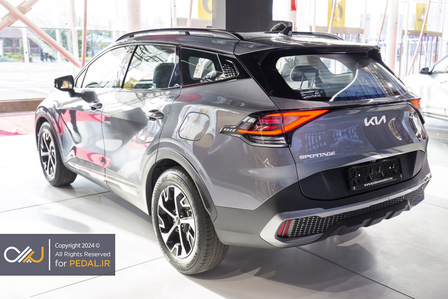 مقایسه میتسوبیشی اوتلندر با کیا اسپورتیج؛ کدام مدل وارداتی ارزش خرید بیشتری دارد؟