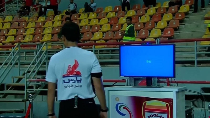 جنجال VAR در اهواز: این وی ای آر است یا یک اسباببازی بیاستفاده؟ 2 جنجال VAR در اهواز