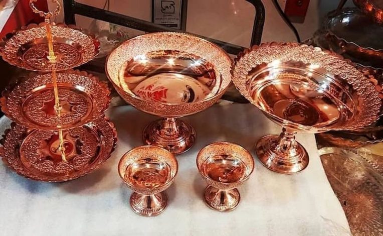 چگونه بوی نامطلوب ماندگی ظروف مسی را بگیریم؟ 1 چگونه بوی نامطلوب ظروف مسی را در کابینت بگیریم؟