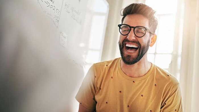 چگونه طنز میتواند خشم ما را مدیریت کند؟ 1 چگونه طنز میتواند خشم ما را مدیریت کند؟