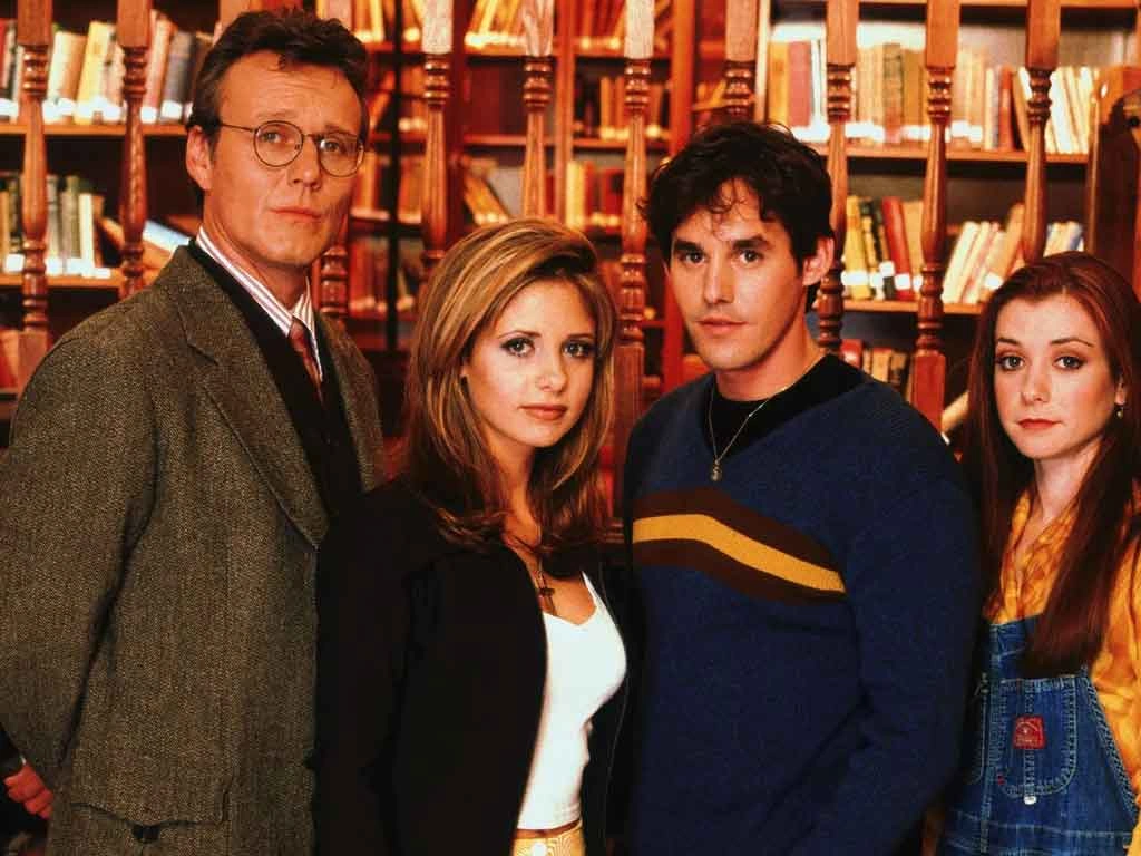 معرفی سریال بافی قاتل خون آشام ها (Buffy The Vampire Slayer) 3 جاس ویدون در تنیدن تاروپودِ داستانها در ژانرهای مختلف استادانه عمل میکند