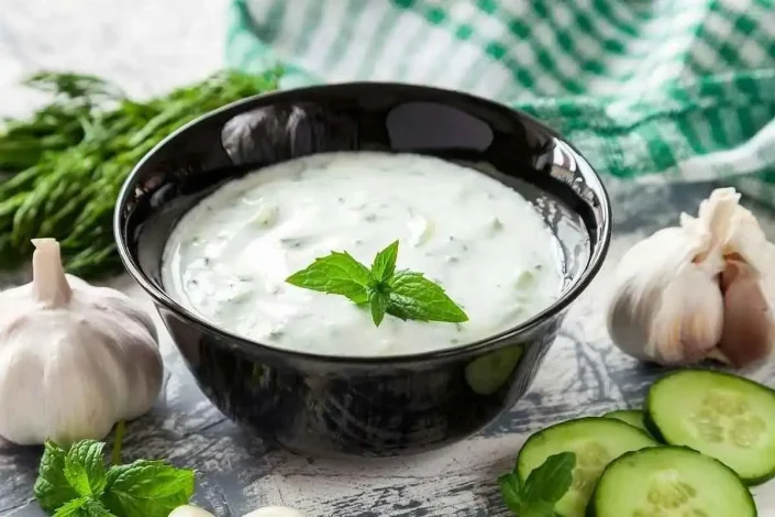 طرز تهیه ماست و خیار لذیذ مجلسی 1 طرز تهیه ماست و خیار لذیذ مجلسی