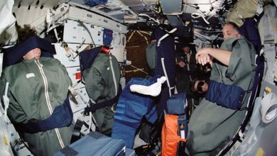 ناسا توضیح می‌دهد: فضانوردان چگونه با جاذبه صفر در فضا می‌خوابند؟