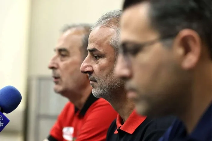 واکنش کارتال به شایعه باندبازی در پرسپولیس: من ادبشان میکنم! 1 واکنش کارتال به شایعه باندبازی در پرسپولیس