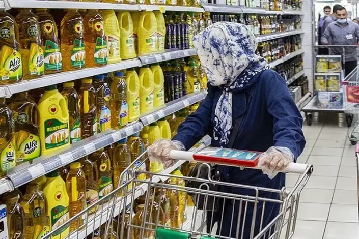تداوم بحران روغن در بازار با وجود وعده مسئولان: ماجرای فروش اجباری روغن چیست؟ 1 تداوم بحران روغن در بازار با وجود وعده مسئولان