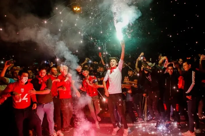 تماشا کنید: جشن خیابانی طرفداران تراکتور در سراسر کشور+فیلم 1 جشن خیابانی طرفداران تراکتور در سراسر کشور