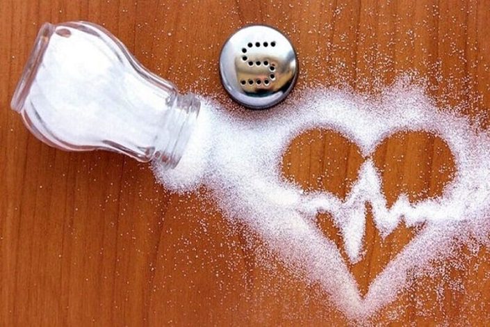 از پوکی استخوان تا سرطان؛ عوارض وحشتناک نمک پنهان در غذای روزانه 1 عوارض وحشتناک نمک پنهان در غذای روزانه