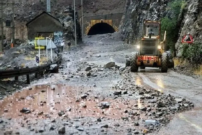 هشدار ریزش سنگ در مازندران؛ مسافران شمال مراقب باشند 1 هشدار ریزش سنگ در مازندران
