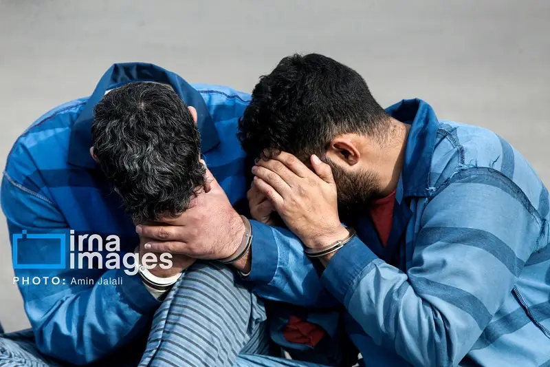 کلاهبرداران سایت دیوار در اهواز دستگیر شدند +عکس 2 کلاهبرداران سایت دیوار در اهواز دستگیر شدند