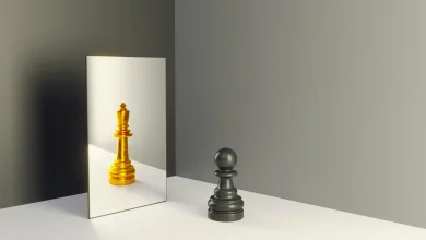 ۵ مغالطه‌ای که افراد خودشیفته‌ برای کنترل بحث استفاده می‌کنند