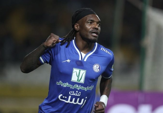 بیفوما و اورونوف پیگیر زمان آغاز تمرینات پرسپولیس هستند 1 بیفوما و اورونوف پیگیر زمان آغاز تمرینات پرسپولیس هستند