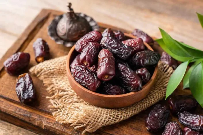خواص شگفتانگیز خرما، میوه گرمسیری را بشناسید 1 خواص شگفتانگیز خرما، میوه گرمسیری را بشناسید