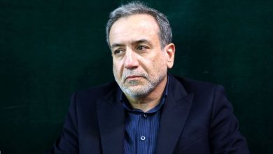 اشک های عراقچی بر تابوت سردار سلامی