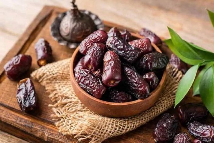از عوارض مصرف بیش از حد خرما چه میدانید؟ 1 عوارض مصرف بیش از حد خرما