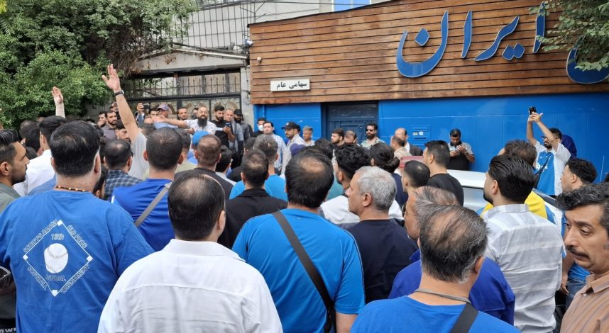 تجمع دوباره هواداران استقلال؛ مدیریت باشگاه زیر تیغ انتقاد