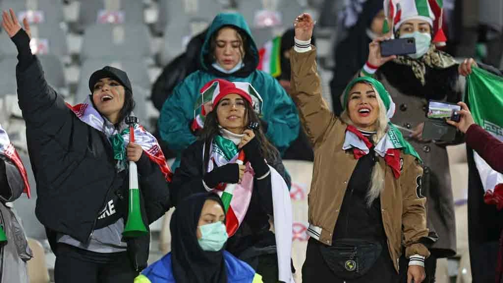 فوتبال و زنان؛ زنان بیگانگان دنیای مردانه‌ی فوتبال؟