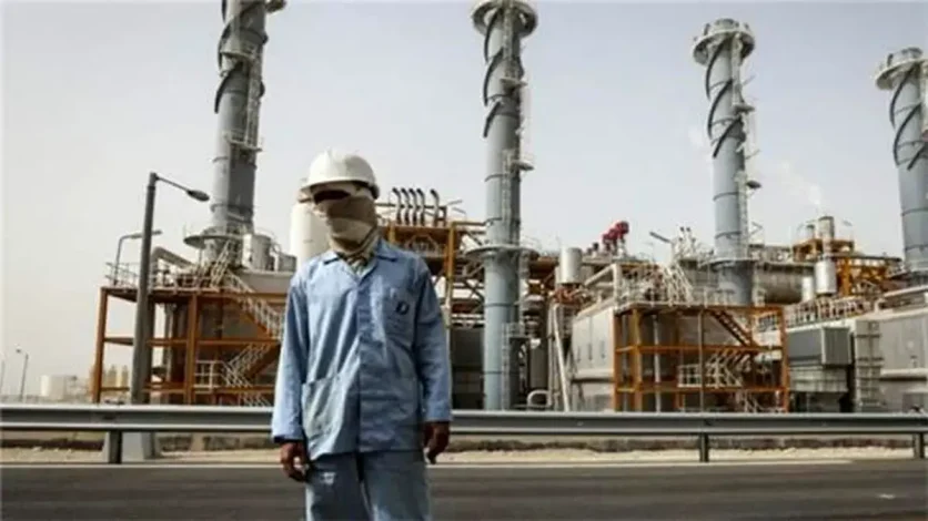 کارگران شرکتی عسلویه در معرض گرمازدگی شدید در دمای ۶۰ درجهای 1 کارگران شرکتی عسلویه در معرض گرمازدگی شدید در دمای ۶۰ درجهای