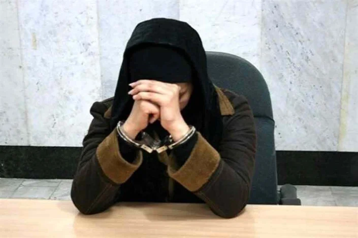 زن سارق که از مسافرانش زورگیری میکرد دستگیر شد 1 زن سارق که از مسافرانش زورگیری میکرد دستگیر شد