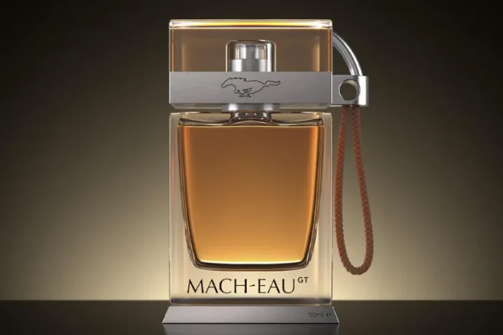 عطر فورد با بوی بنزین: ادای احترام به نوستالژی یا یک تبلیغ عجیب؟ 1 عطر فورد با بوی بنزین