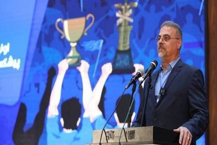 سوتی عجیب نظری جویباری: قهرمان لیگ آزادگان میشویم! +فیلم 1 علی نظری جویباری، مدیرعامل باشگاه استقلال در جریان مراسم معارفه ریکاردو ساپینتو به عنوان سرمربی جدید استقلال سوتی عجیبی داد و گفت، تلاش میکنیم قهرمان لیگ آزادگان شویم.