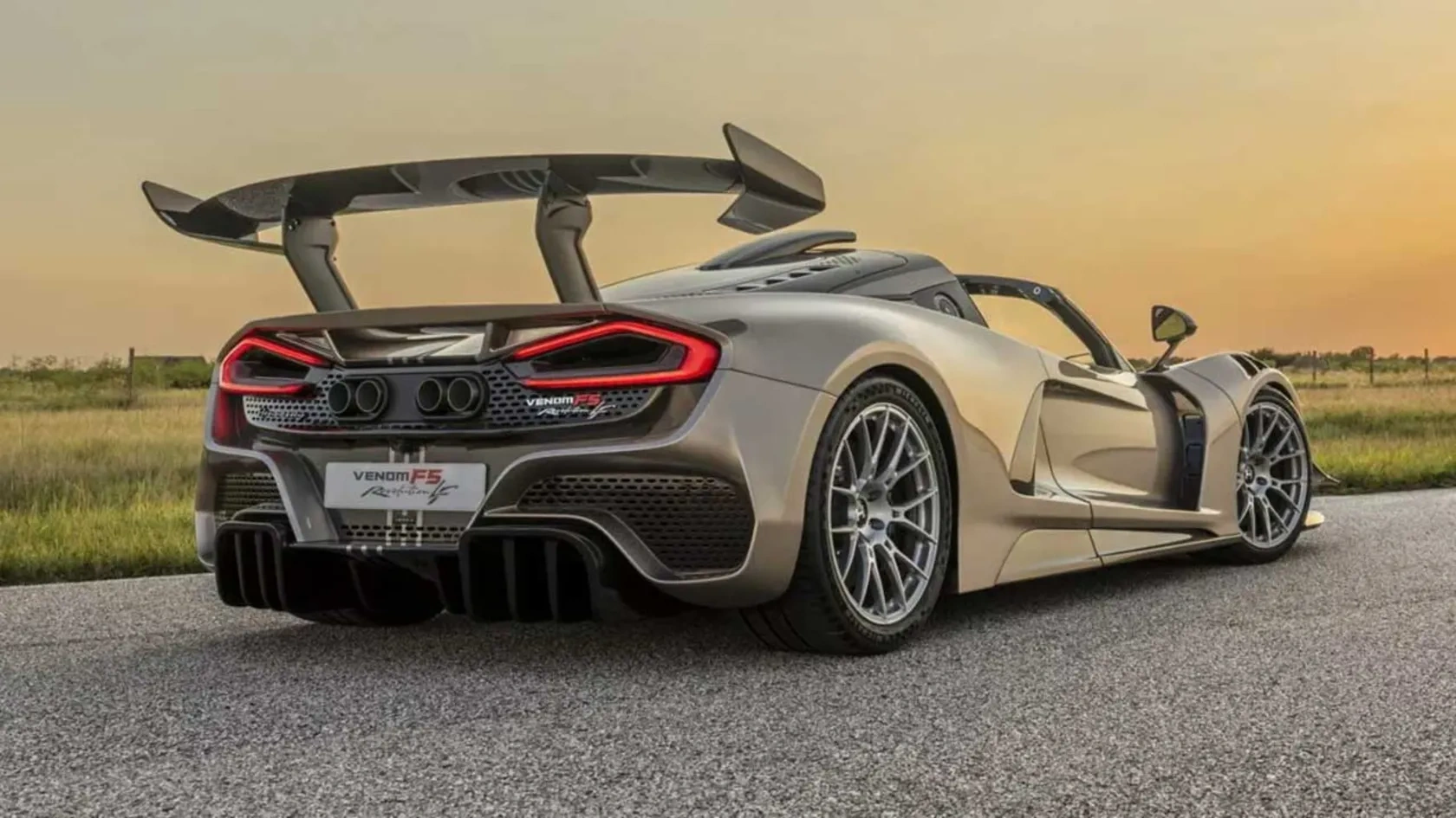 رونمایی هنسی از خودروی باورنکردنی ونوم F5 روولوشن LF