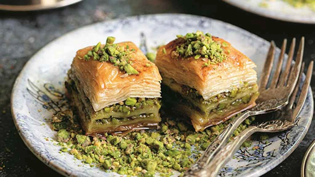 باقلوا چقدر کالری دارد؟