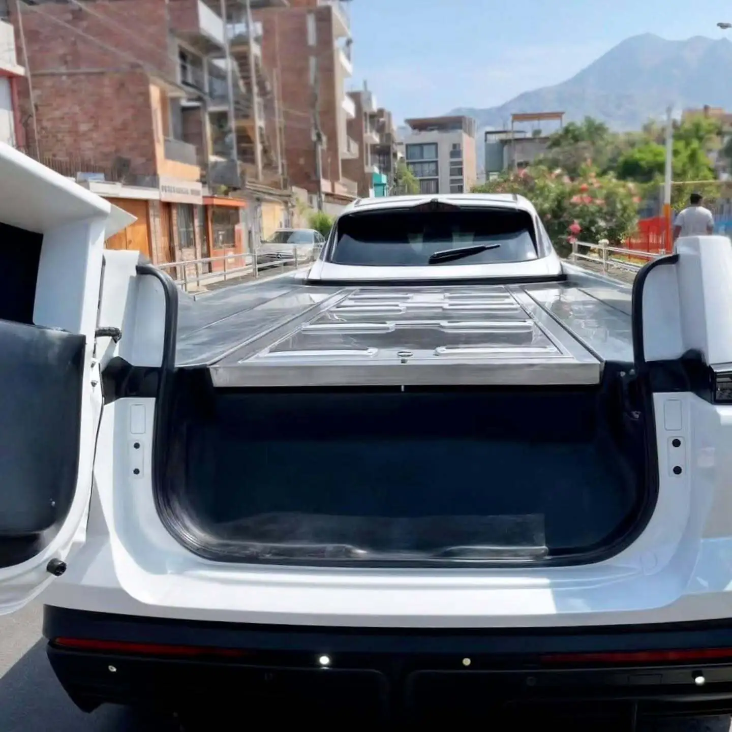 خودروی کانست فیدیلیتی XB1 ویژه حمل جسد+ عکس