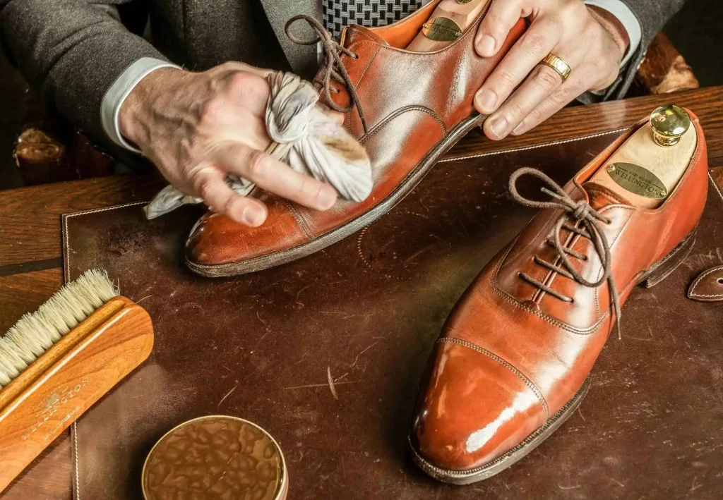 چطور از شر بوی بد کفش را از بین ببریم؟+ ۱۳ روش ساده و کاربردی 4 چطور از شر بوی بد کفش را از بین ببریم؟+ ۱۳ روش ساده و کاربردی