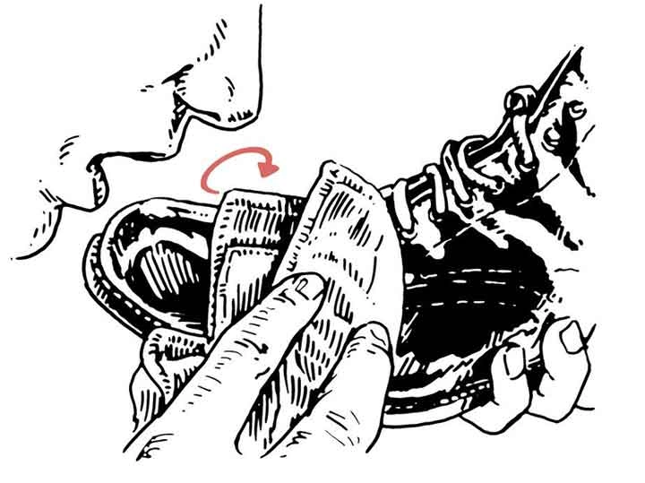 راهنمای تصویری نگهداری از کفش‌ های چرمی