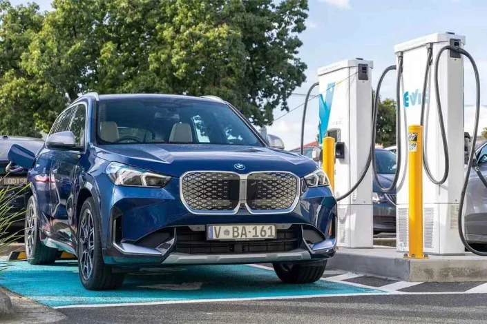 ردپای کربنی باورنکردنی شاسیبلند iX3 بامو 1 ردپای کربنی باورنکردنی شاسیبلند iX3 بامو