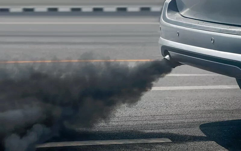 دلیل دود سیاه خودرو چیست؟+ راهکارهای حل مشکل