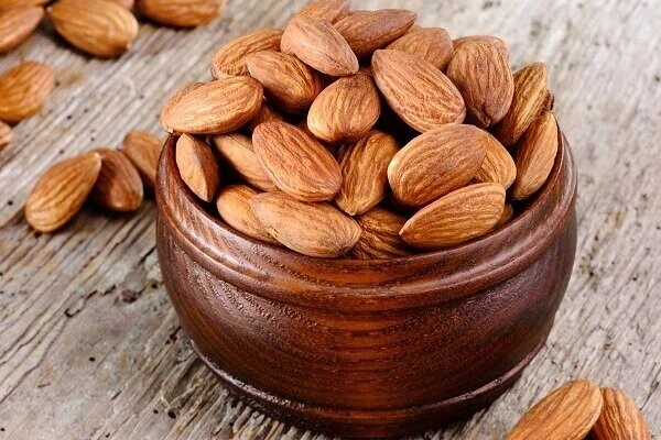 با خواص و مضرات بادام تلخ و شیرین آشنا شوید