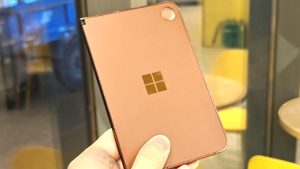 راز سر به مهر Surface Duo: تصاویر نسخه لغو شده منتشر شد 2 راز سر به مهر Surface Duo: تصاویر نسخه لغو شده منتشر شد