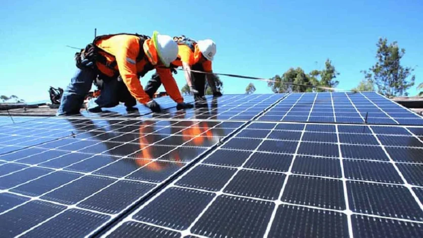 بر بام ۲۵۰۰ مدرسه کشور پنلهای خورشیدی نصب میشود 1 بر بام ۲۵۰۰ مدرسه کشور پنلهای خورشیدی نصب میشود