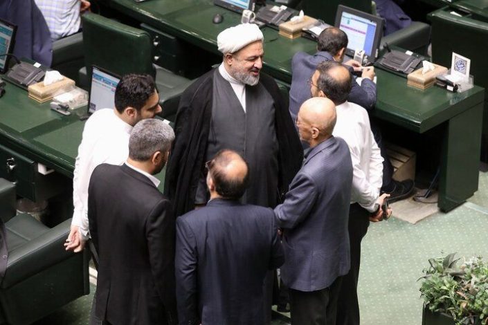 طرح صیانت 3 روی میز نمایندگان مجلس: منتظر محدودیتهای بیشتر باشیم؟ 1 طرح صیانت 3 روی میز نمایندگان مجلس