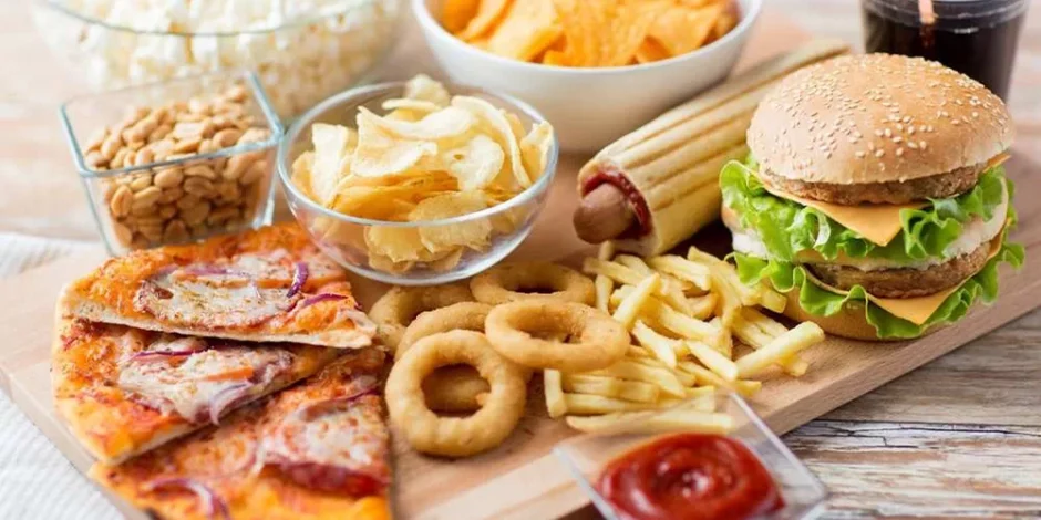 غذاهای فرآوری شده حتی با ارزش غذایی مشابه هم باعث چاقی می‌شوند