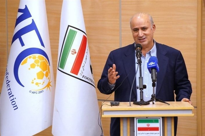 مجوز داوران در صورت شنیدن شعارهای نژادپرستانه 1 مجوز داوران در صورت شنیدن شعارهای نژادپرستانه
