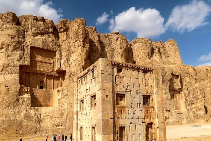کشف کتیبه تاریخی 1500 ساله در حوالی نقش رستم